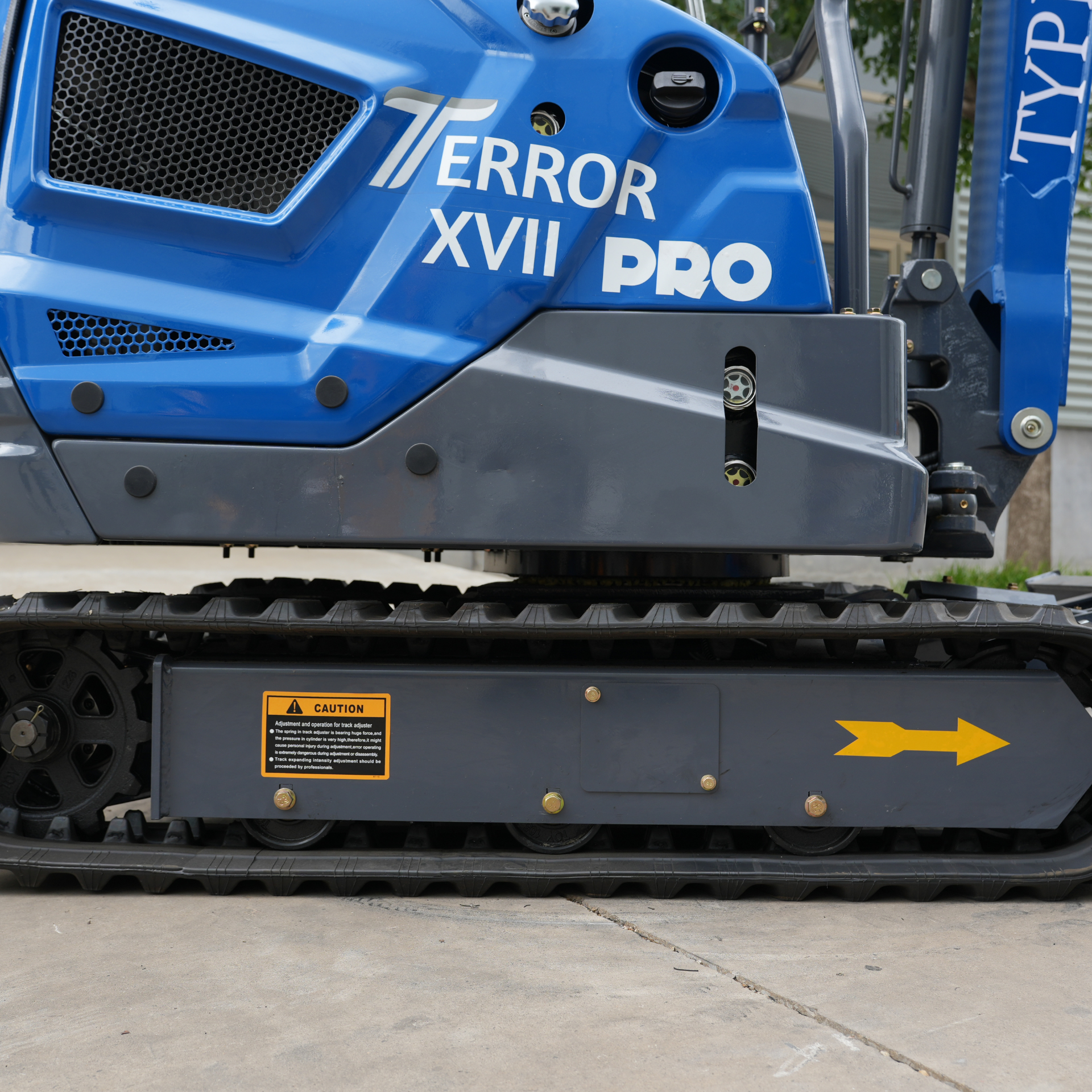 TYPHON TERROR XVII PRO 3800 lb mini excavator Hydraulic System Integrated Oil Cooler EPA-Certified Kubota D902 Engine