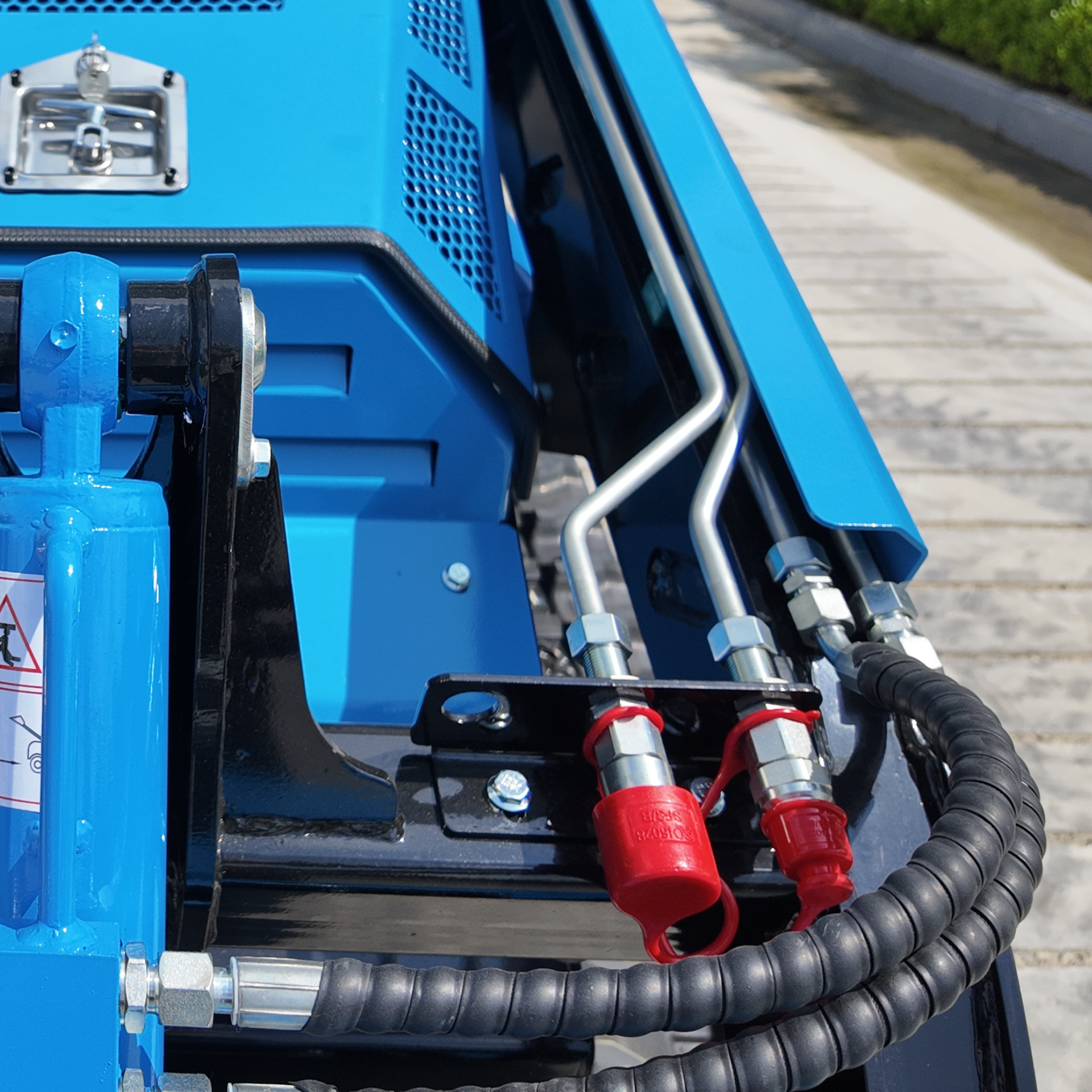 Typhon Stomp V900 25HP Kubota Diesel Mini Track Loader Stand-On Skid Steer EPA/EU Stage V