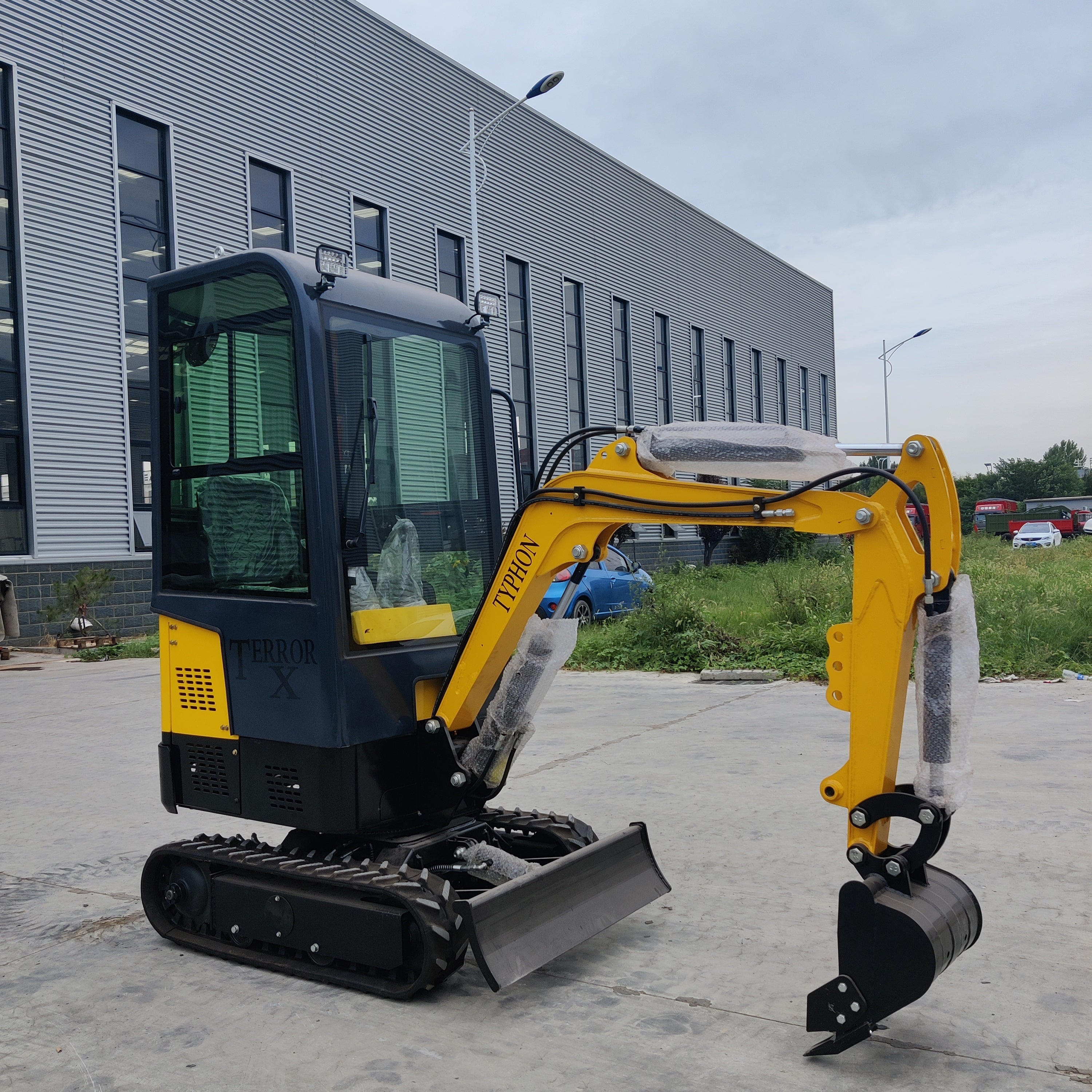 TYPHON Terror X Mini Excavator – 2,500lb Trench Digger with Cabin, 380mm Wide Bucket