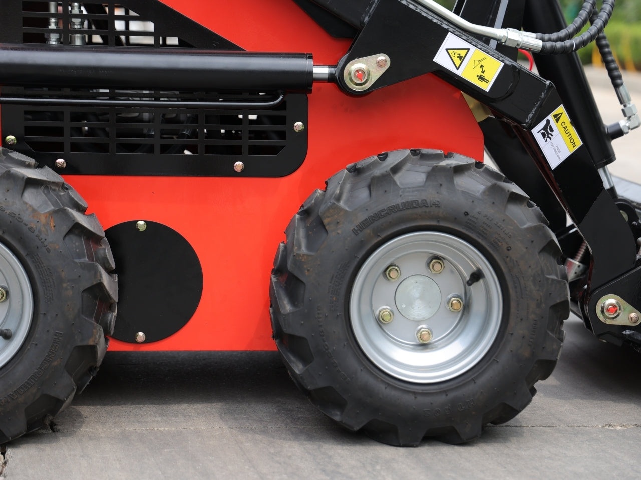 Brand New TYPHON STOMP 1,800lbs Mini Skid Steer 23HP Wheel Gas EPA B & S Engine