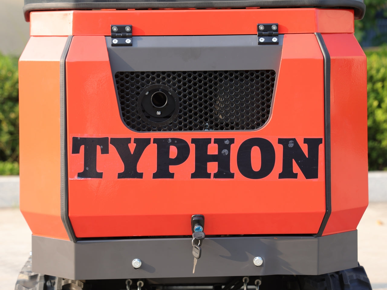 TYPHON TERROR ONE Mini Excavator – 1.1 Ton 13.5hp B&S Engine