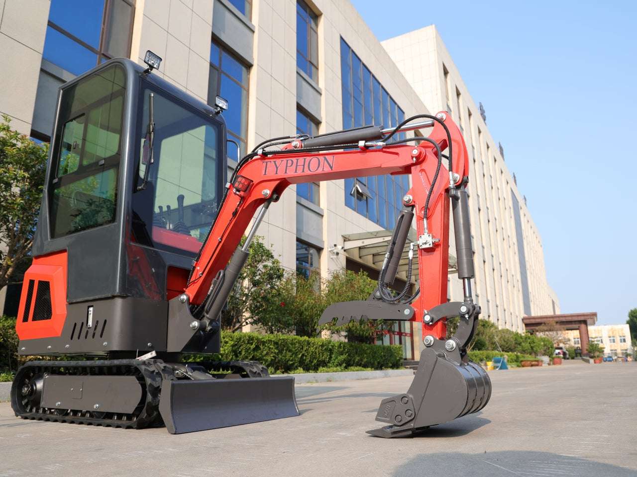 TYPHON TERROR ONE Mini Excavator – 1.1 Ton 13.5hp B&S Engine