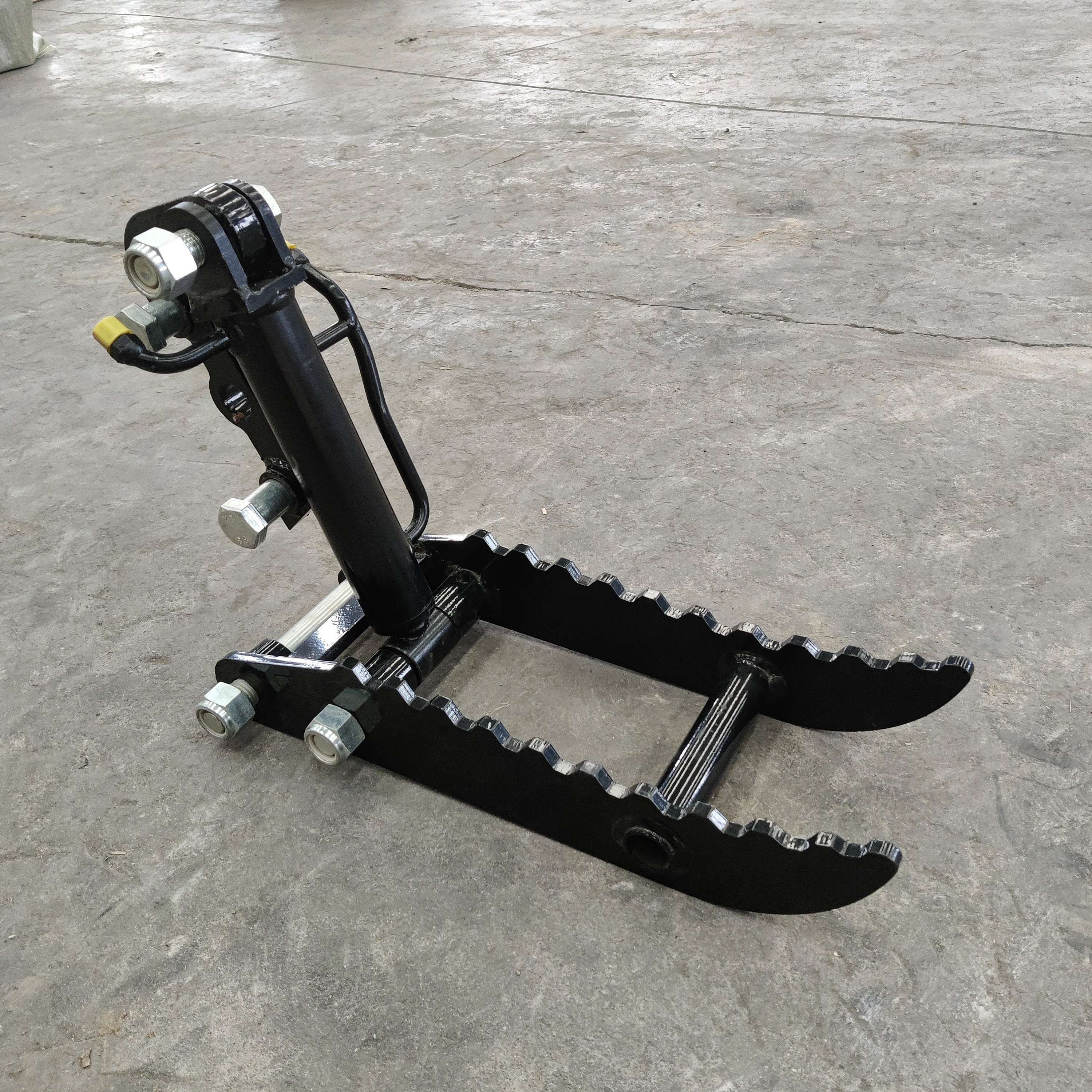 Hydraulic Thumb Clip: Attachment for TYPHON Mini Excavators Digger Track Crawler