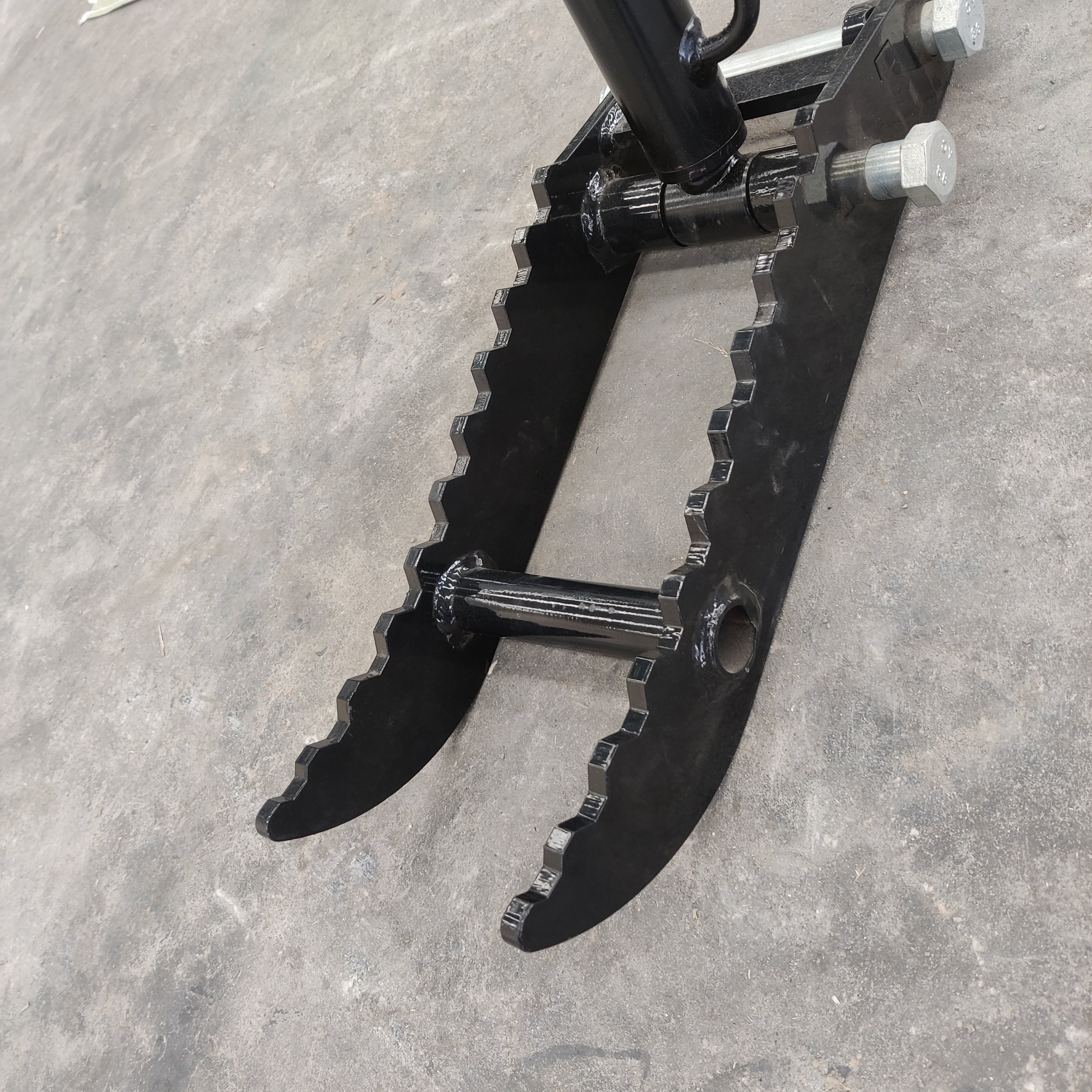 Hydraulic Thumb Clip: Attachment for TYPHON Mini Excavators Digger Track Crawler
