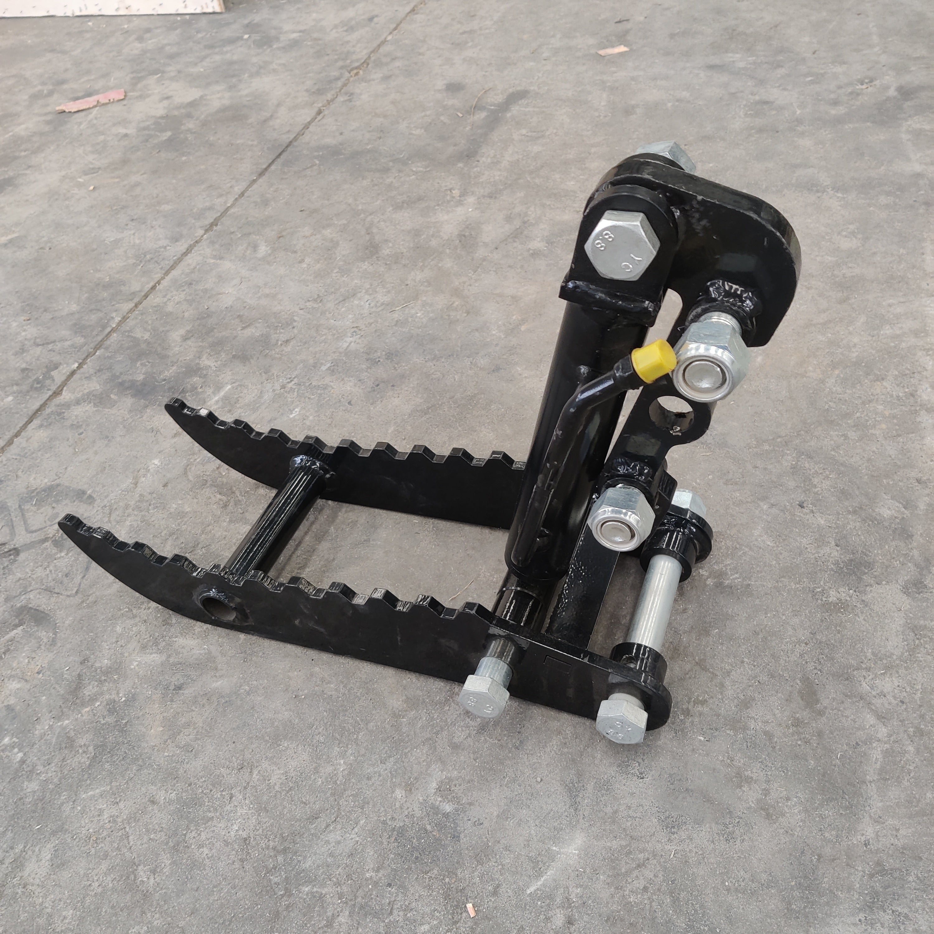 Hydraulic Thumb Clip: Attachment for TYPHON Mini Excavators Digger Track Crawler
