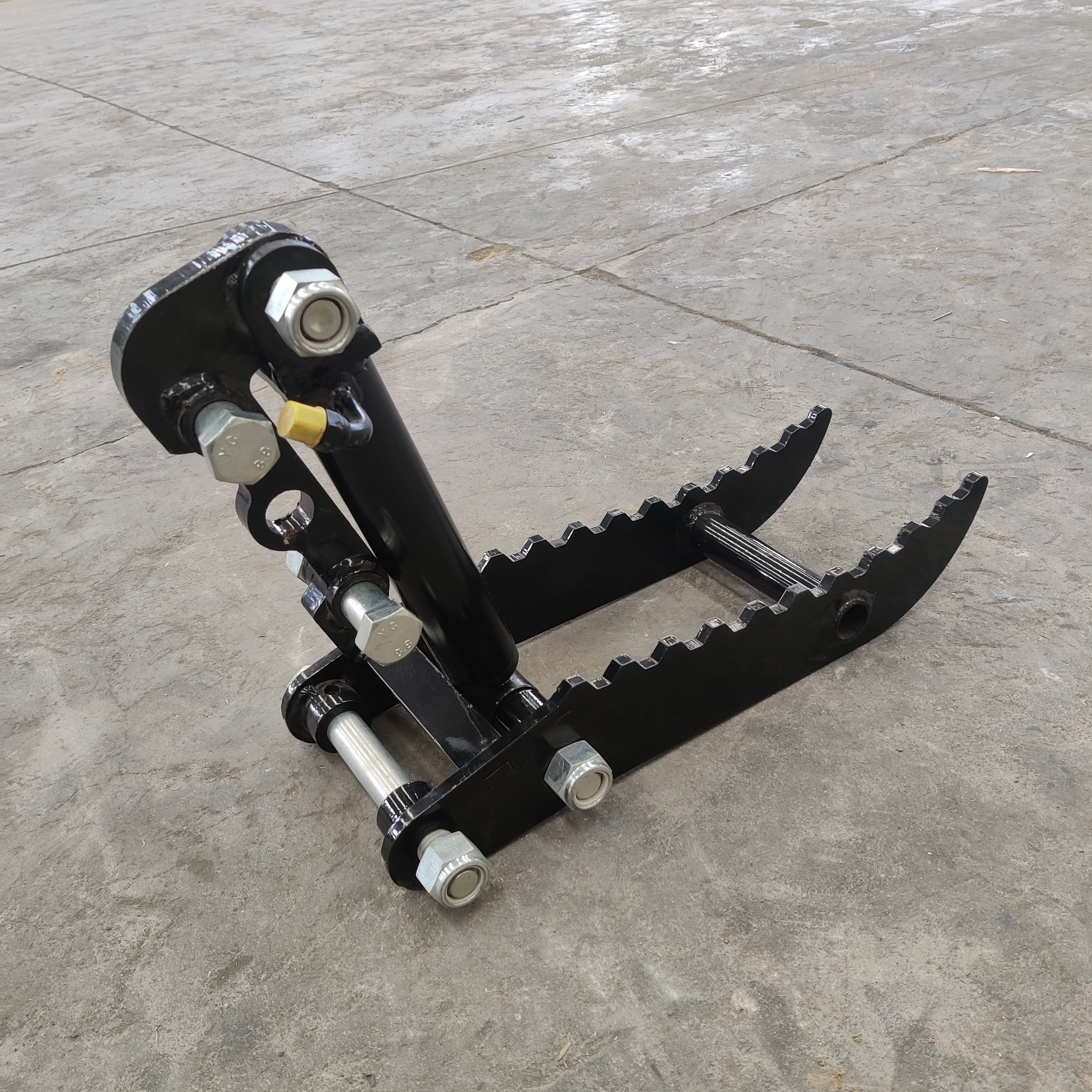 Hydraulic Thumb Clip: Attachment for TYPHON Mini Excavators Digger Track Crawler