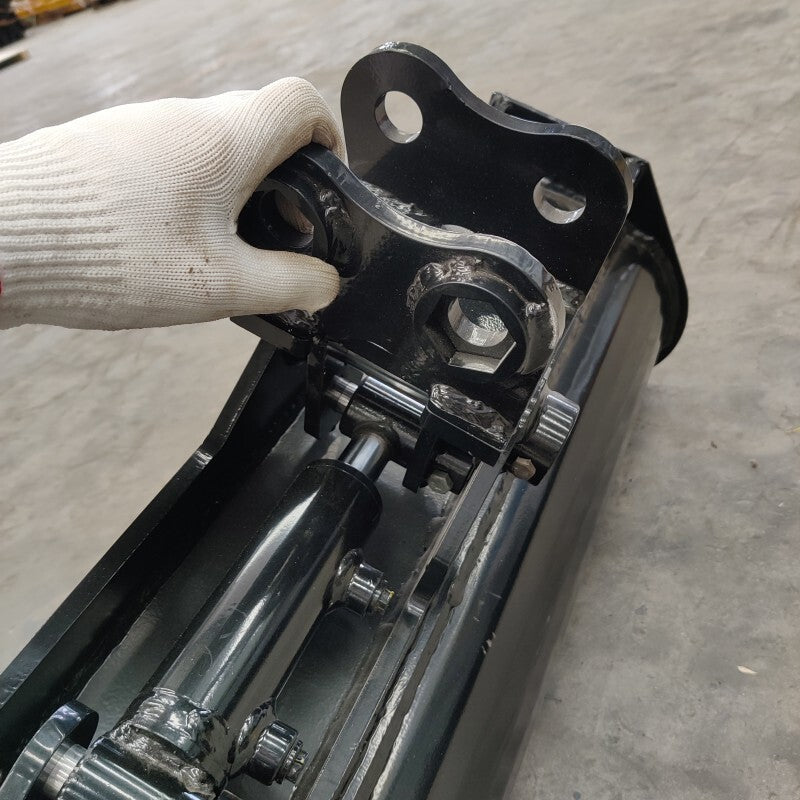 600mm Tilting Bucket: Attachment for TYPHON Mini Excavators