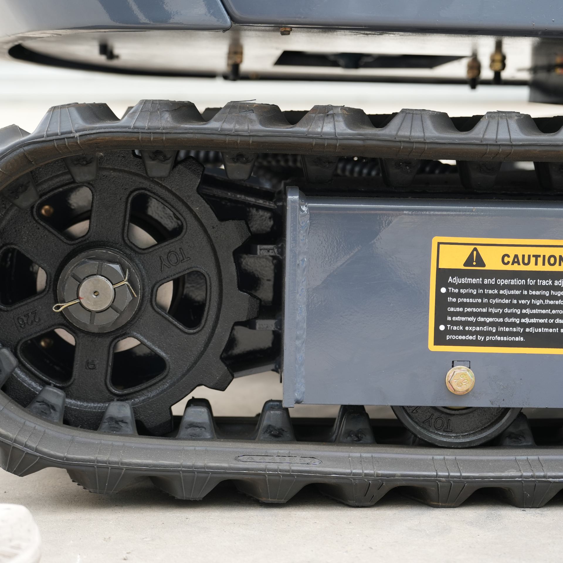 TYPHON TERROR XVII PRO 3800 lb mini excavator Hydraulic System Integrated Oil Cooler EPA-Certified Kubota D902 Engine