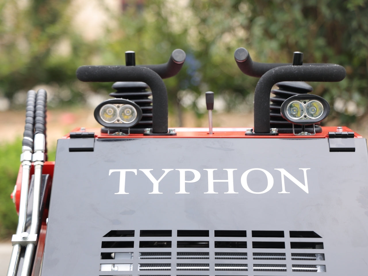 New TYPHON STOMP 1,800lbs Mini Skid Steer 21HP Honda Engine