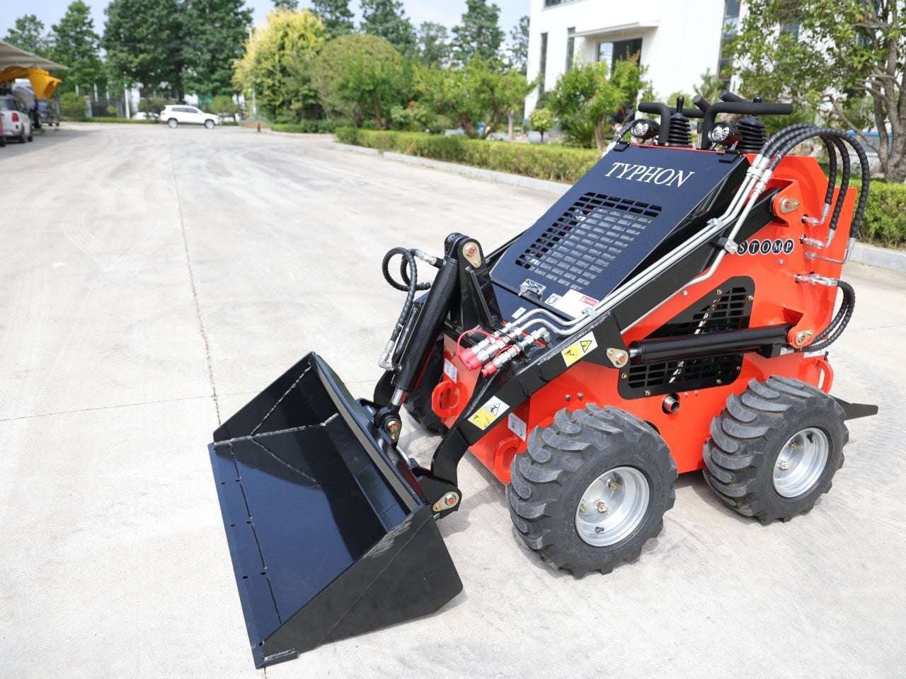 TYPHON STOMP 1,800lbs Mini Skid Steer 21 HP Wheel Honda GX630