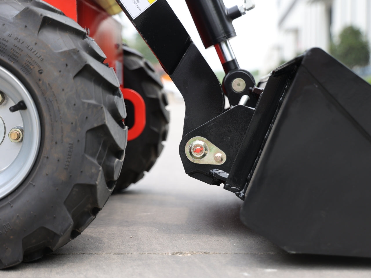 Brand New TYPHON STOMP 1,800lbs Mini Skid Steer 23HP Wheel Gas EPA B & S Engine