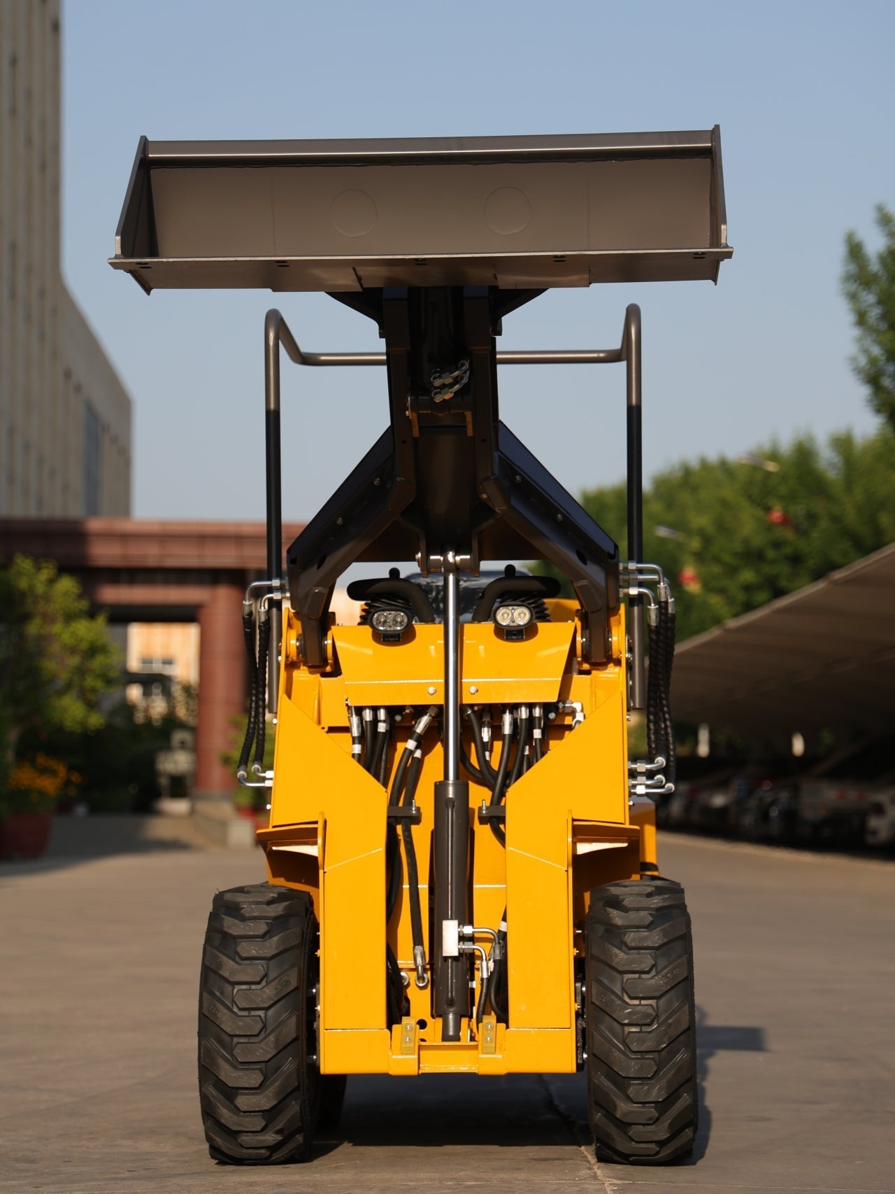 TYPHON Thunder VI 23hp EPA B&S Engine Wheel Loader USA