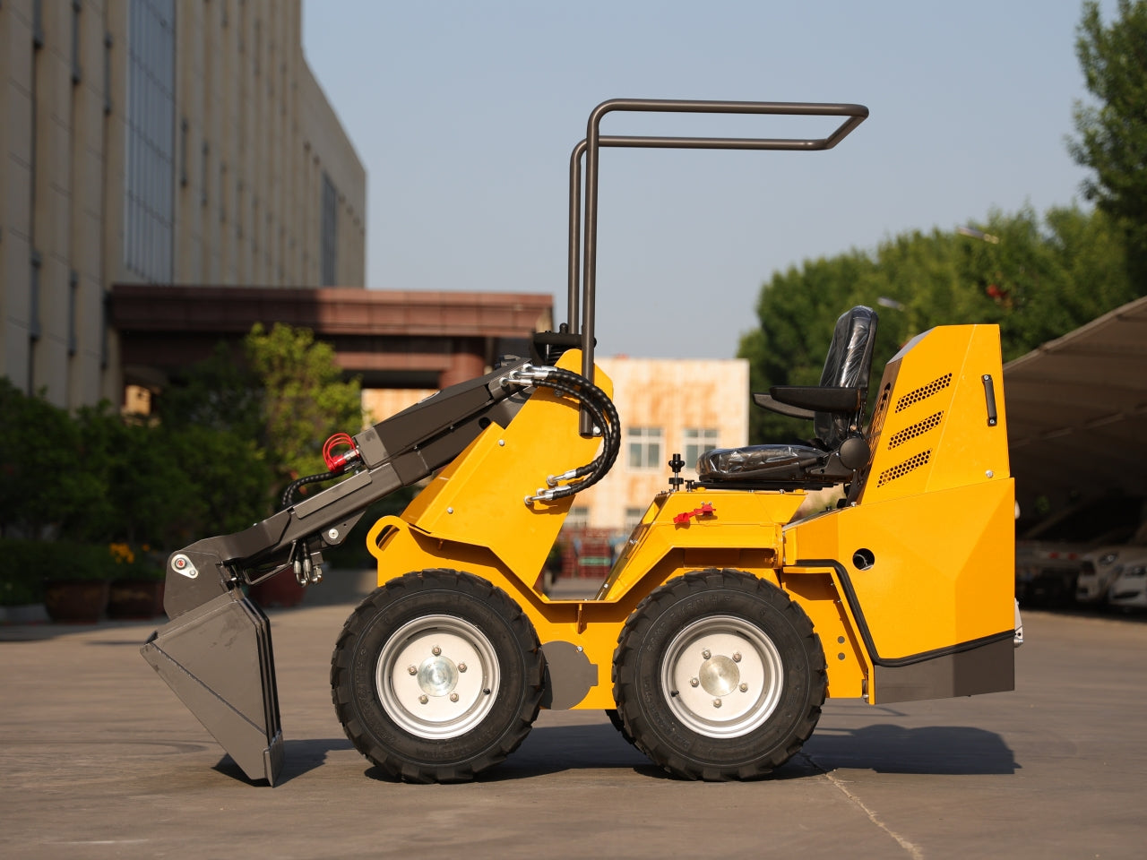 TYPHON Thunder VI 23hp EPA B&S Engine Wheel Loader USA