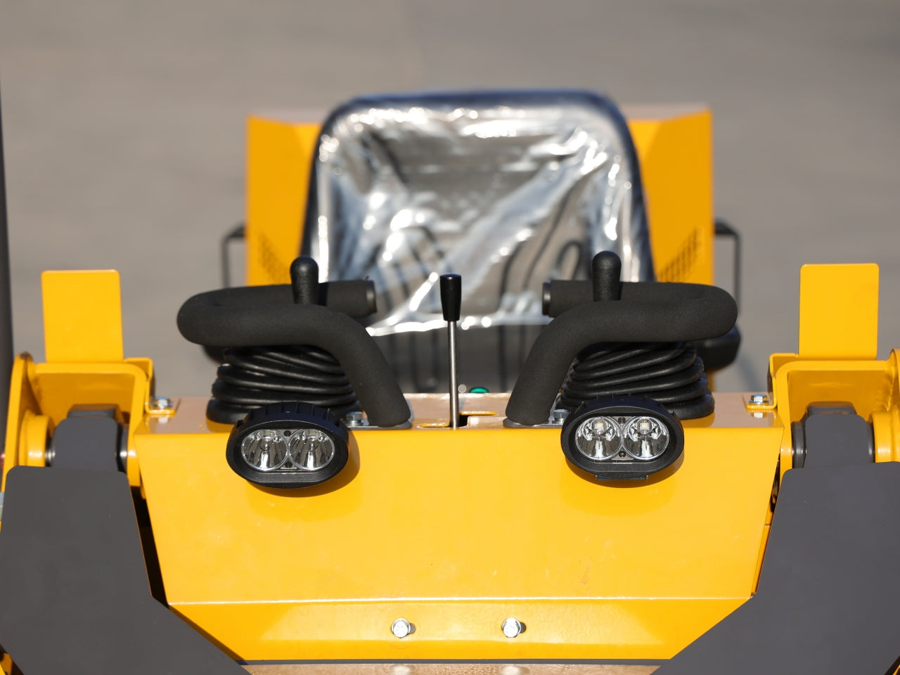 TYPHON Thunder VI 23hp EPA B&S Engine Wheel Loader USA