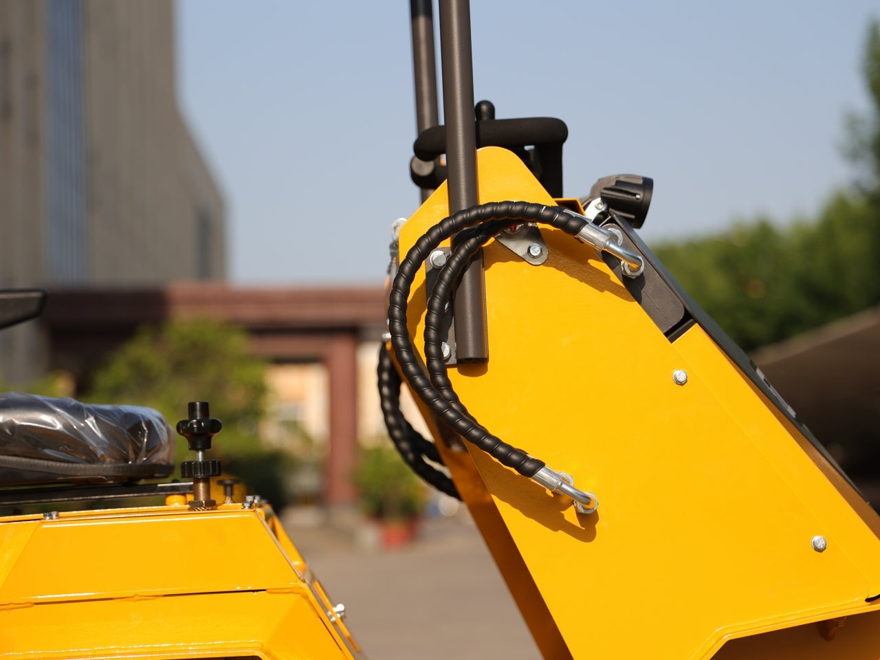 TYPHON Thunder VI 23hp EPA B&S Engine Wheel Loader USA