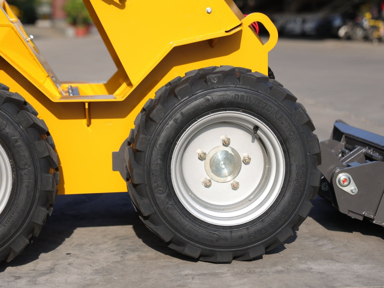 TYPHON Thunder VI 23hp EPA B&S Engine Wheel Loader USA