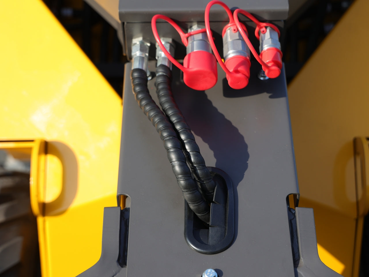 TYPHON Thunder VI 23hp EPA B&S Engine Wheel Loader USA