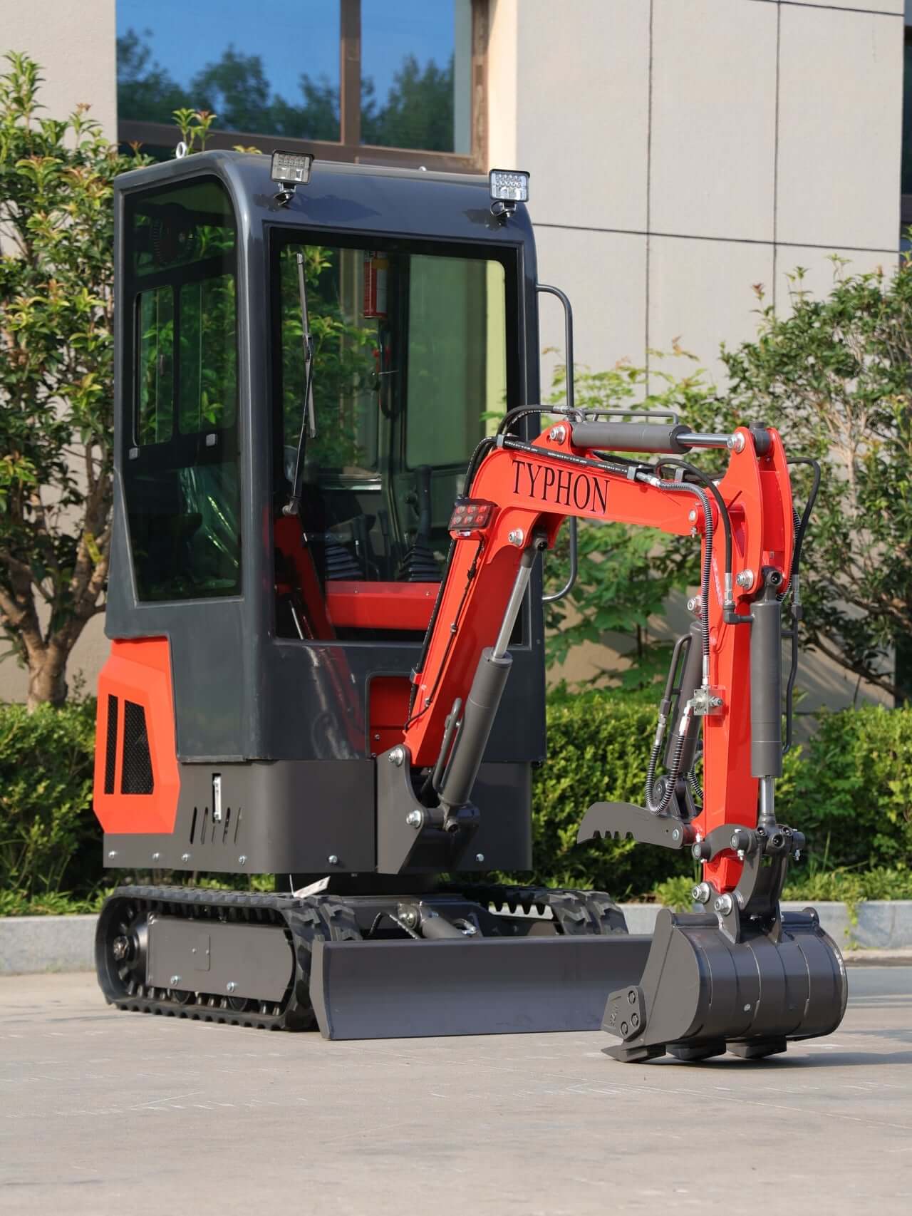 TYPHON TERROR ONE Mini Excavator – 1.1 Ton 13.5hp B&S Engine