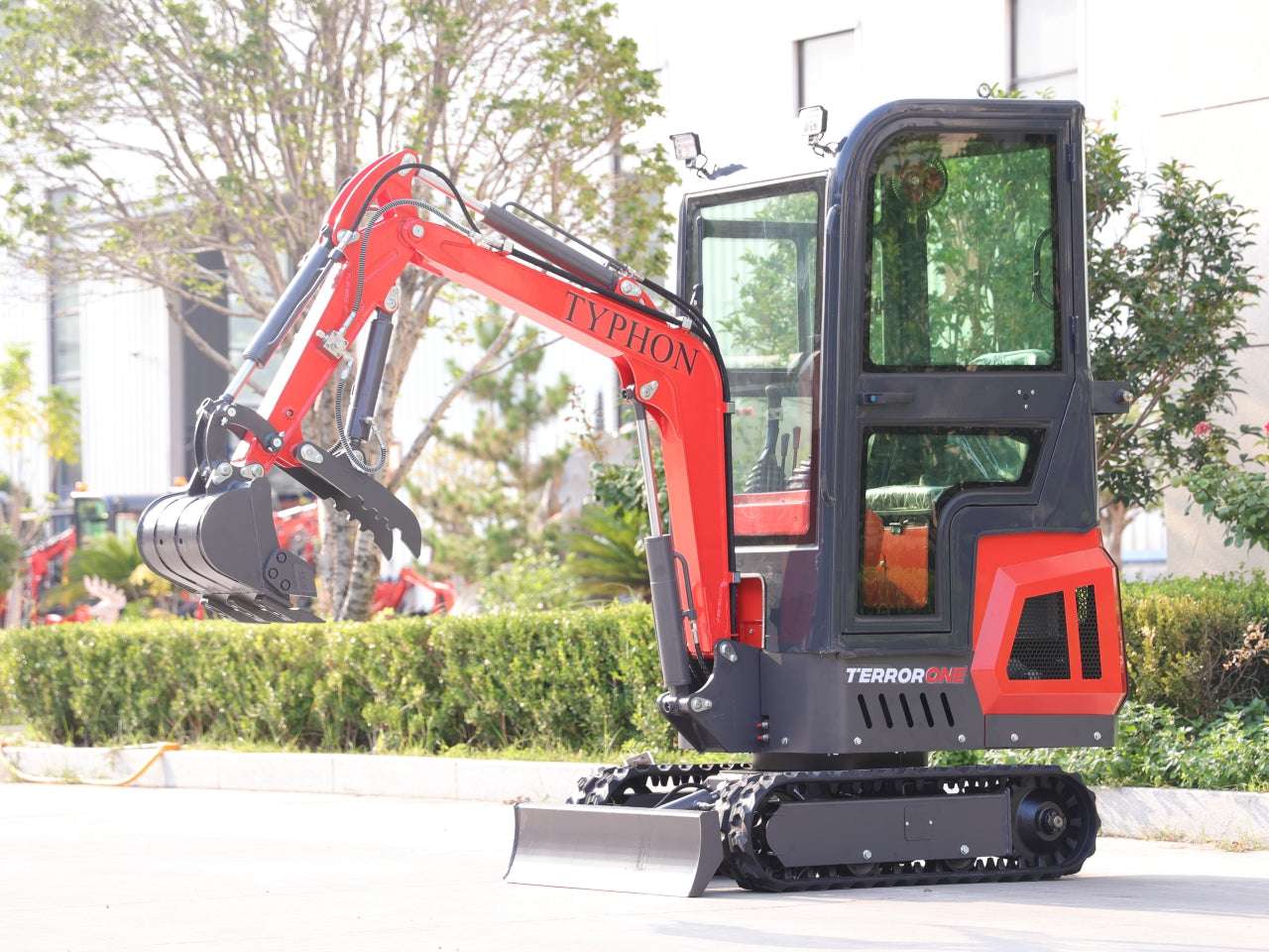 TYPHON TERROR ONE Mini Excavator – 1.1 Ton 13.5hp B&S Engine
