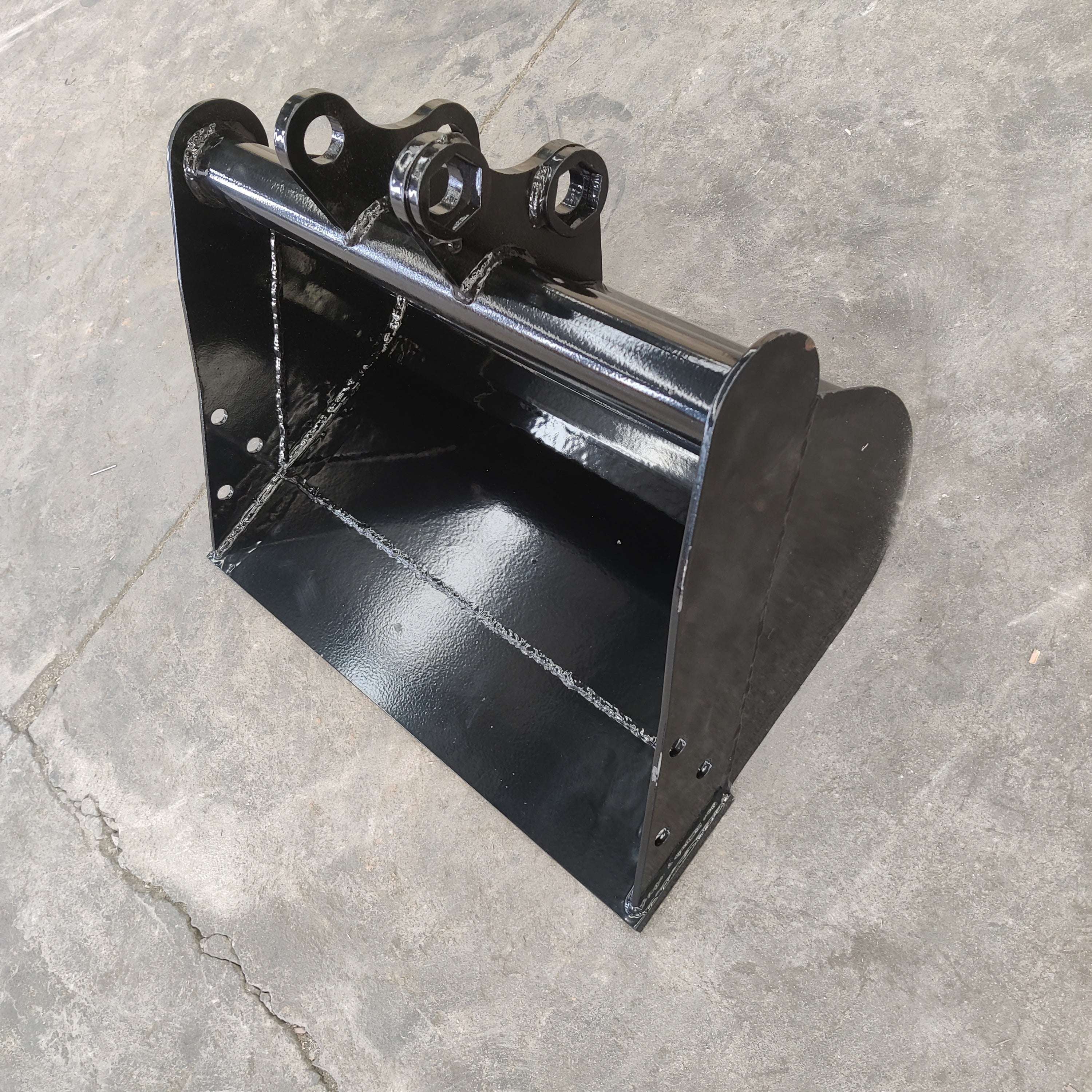 500mm Plain Mud Bucket: Attachment for TYPHON Mini Excavators