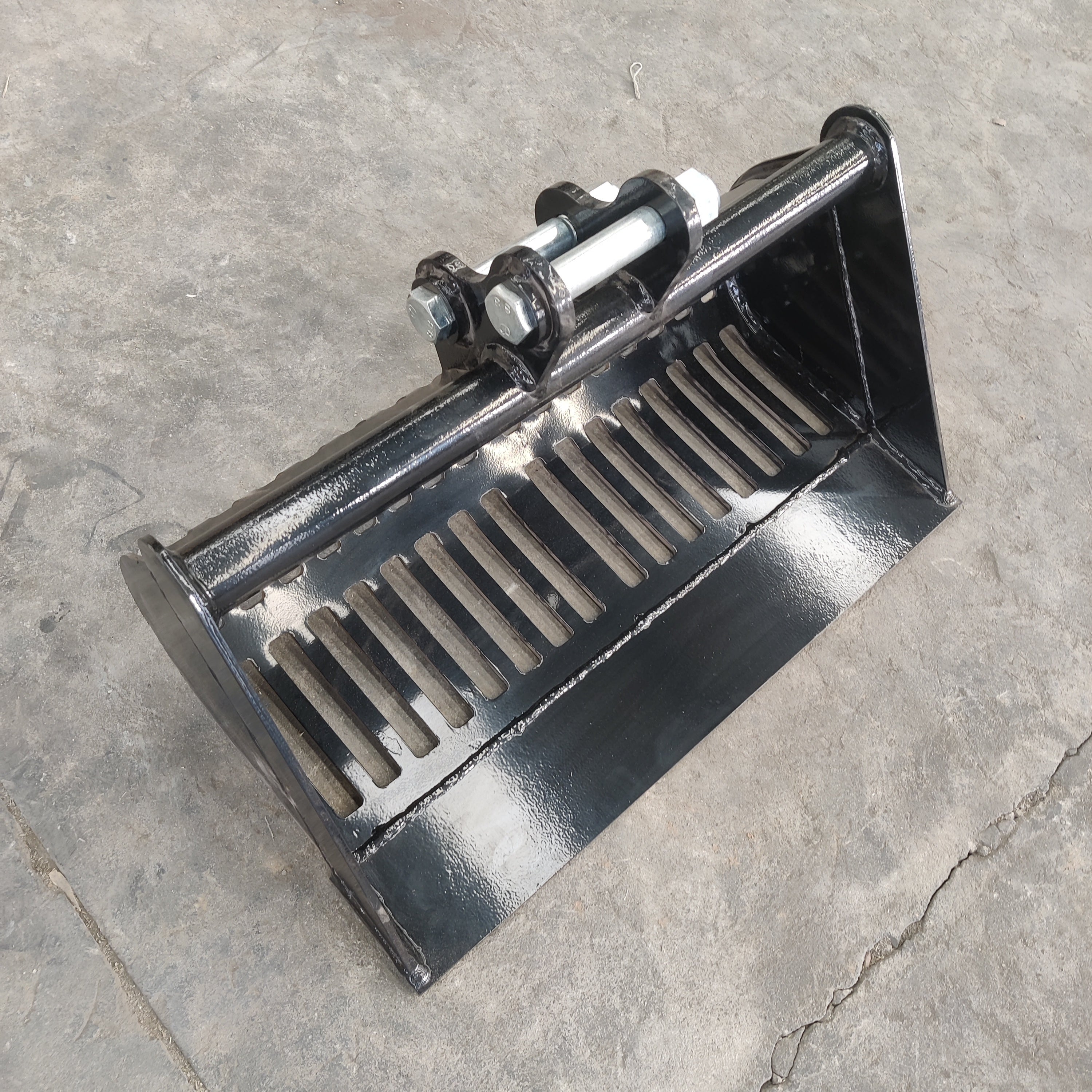 Screening skeleton Bucket: Attachment 600mm for TYPHON Mini Excavators