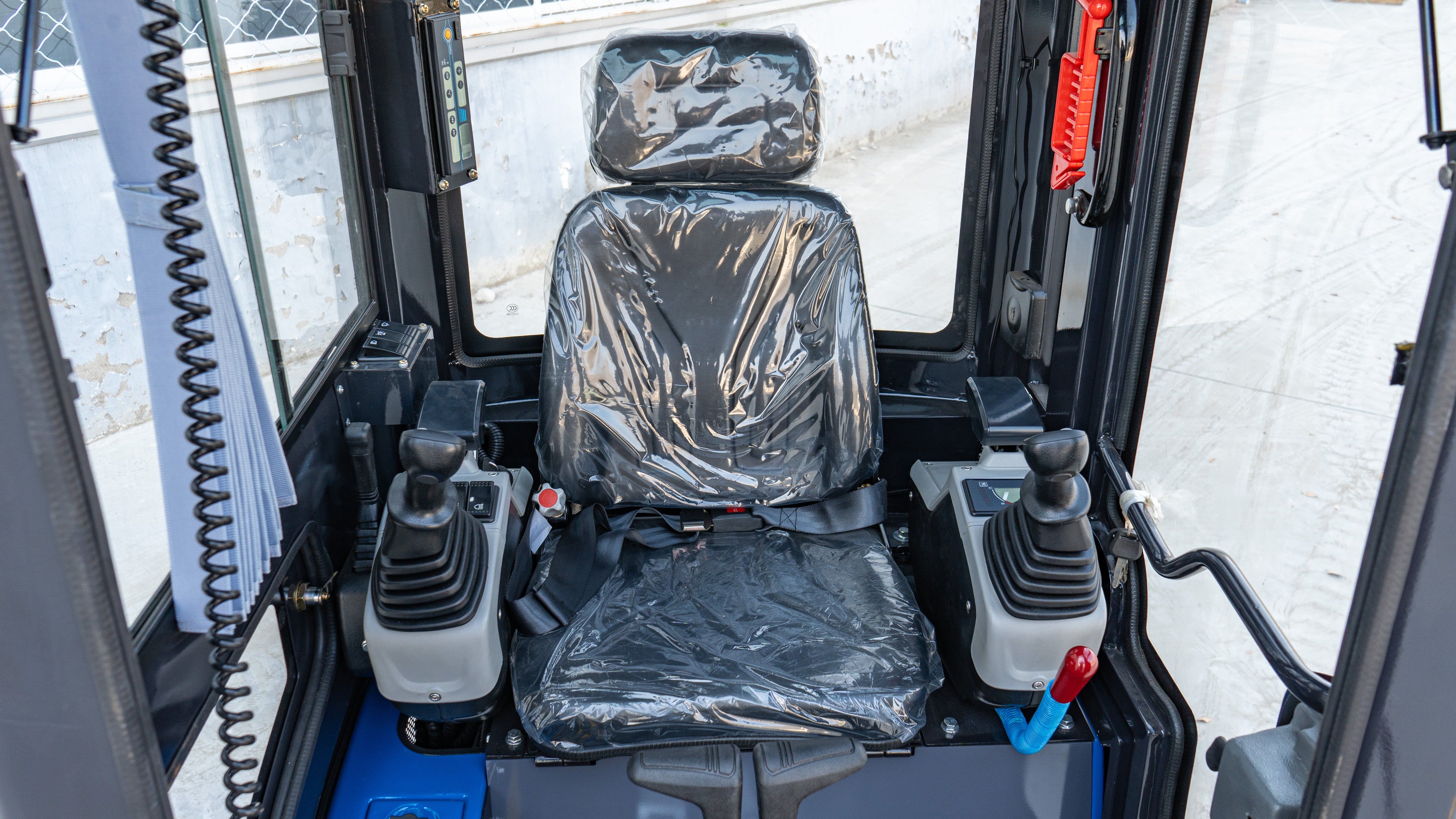 TYPHON TERROR XIX Prestige, 20.4 HP Kubota D902 4200lbs Mini Excavator with Boom Swing, Retractable Tracks, and AC/Heater Cabin